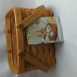 Longaberger seashell basket with liner